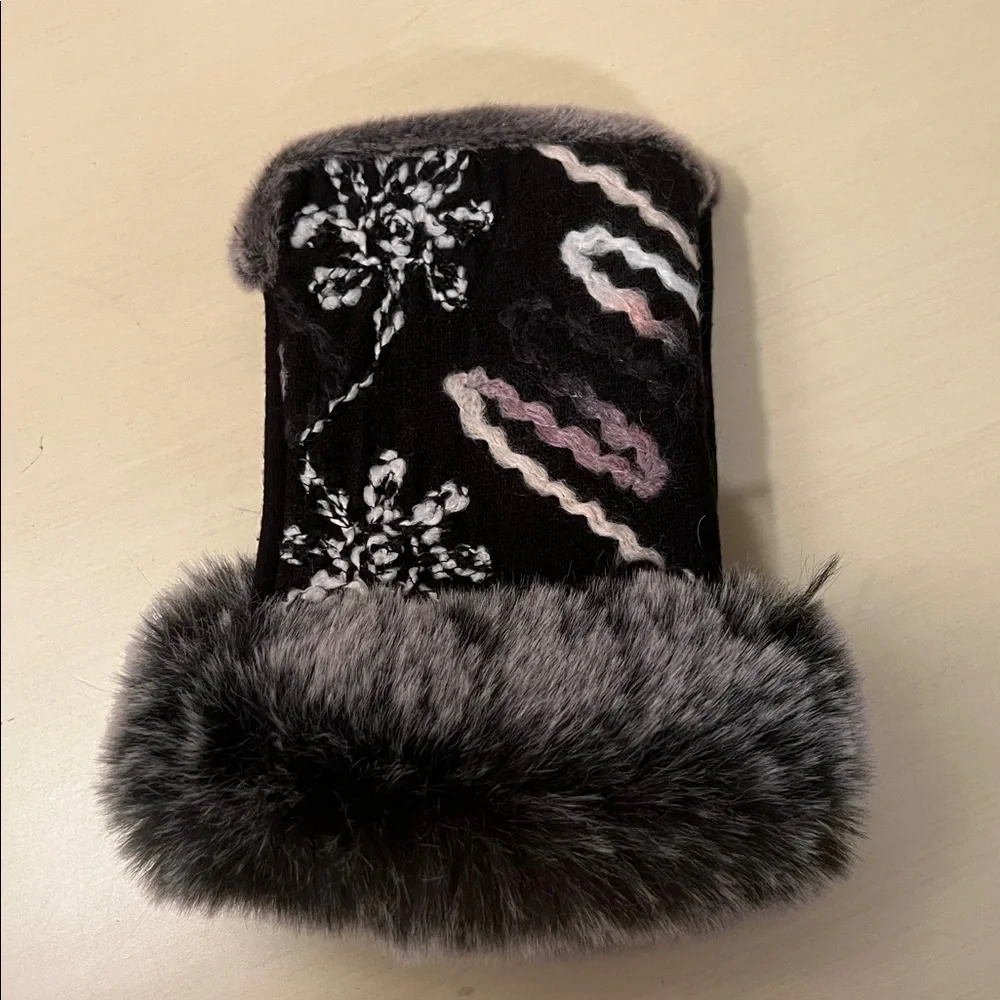 NWT: Fingerless Gloves - Picture 2 of 5